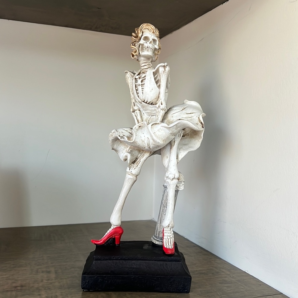 ‼️SOLD‼️Marilyn Monroe skeleton figurine